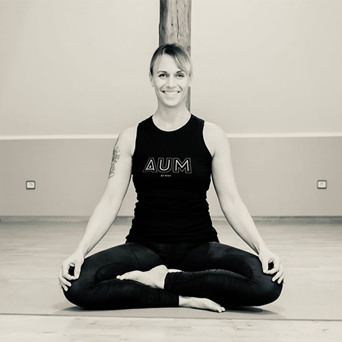 LoveMore Yoga Christina Schneider